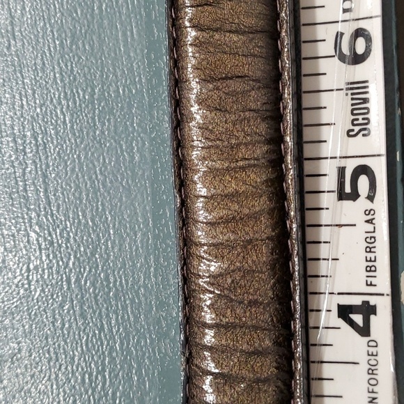 Beautiful reversible belt, silver hardware. One side olive green other red sz 40 - Picture 5 of 7